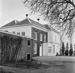 126614 Gezicht op het huis Daelwijck (voormalige gemeentehuis van Zuilen, Burgemeester Norbruislaan 17) te Utrecht.